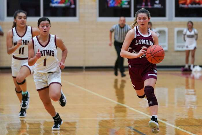 mathis-london-girls-basketball-playoffs00011